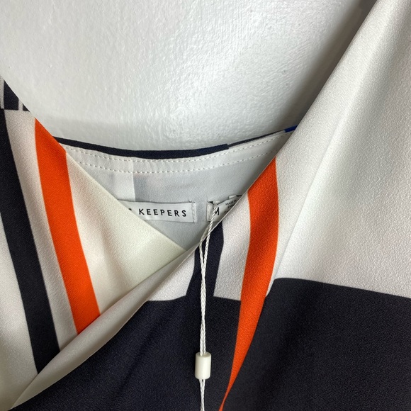 Finders Keepers HOLD US PLAYSUIT in static print - Picture 7 of 12